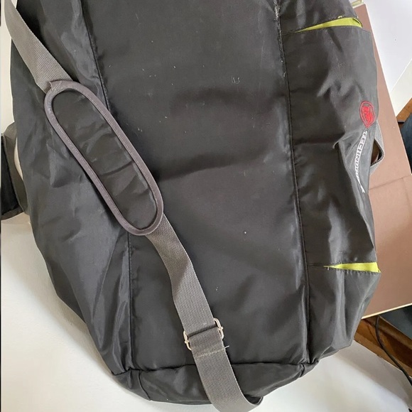 Duffle Duffel Bag Sport Travel Carry-On Workout 17"
like new - Picture 7 of 10